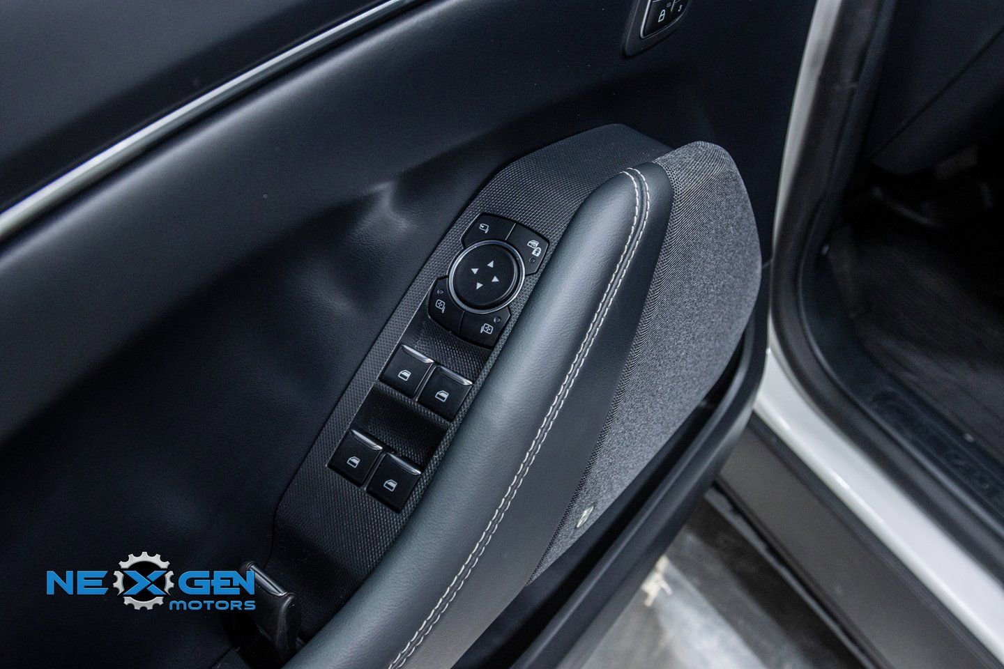 Used 2024 Ford Mustang Mach-E Premium image 12