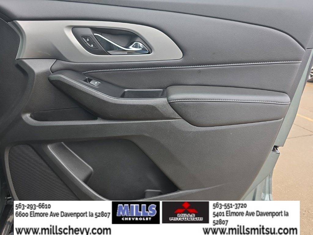 Used 2022 Chevrolet Traverse LT FWD image 25