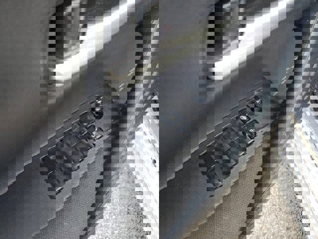 Used 2021 Toyota Corolla LE image 22