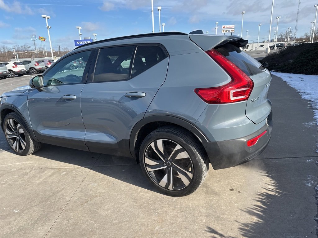 Certified 2023 Volvo XC40 B5 Ultimate w/ Protection Package Premier image 7