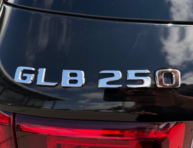 Used 2023 Mercedes-Benz GLB 250 4MATIC image 9