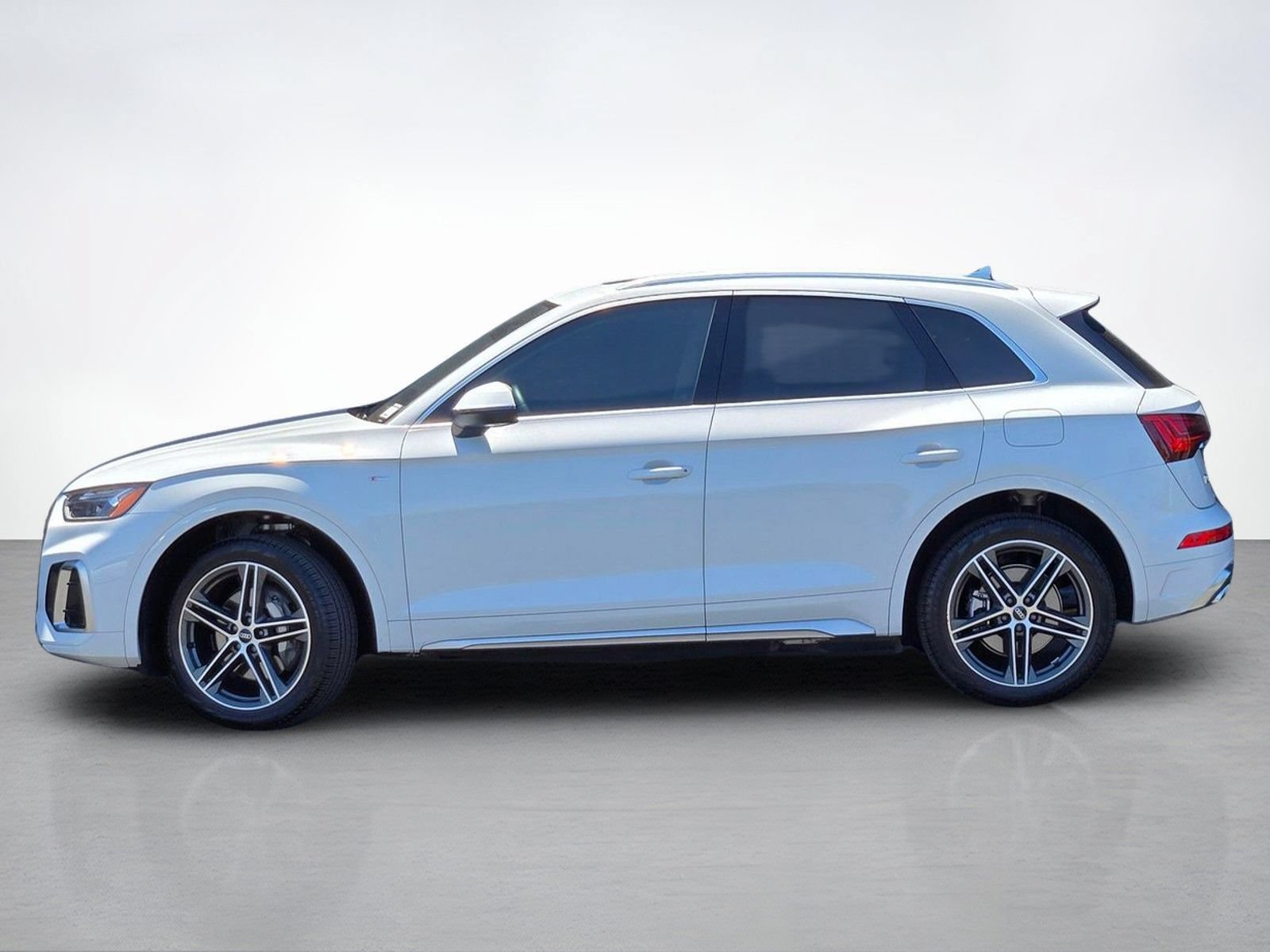 Used 2023 Audi Q5 e Premium Plus w/ Premium Plus Package AWD/4WD image 4