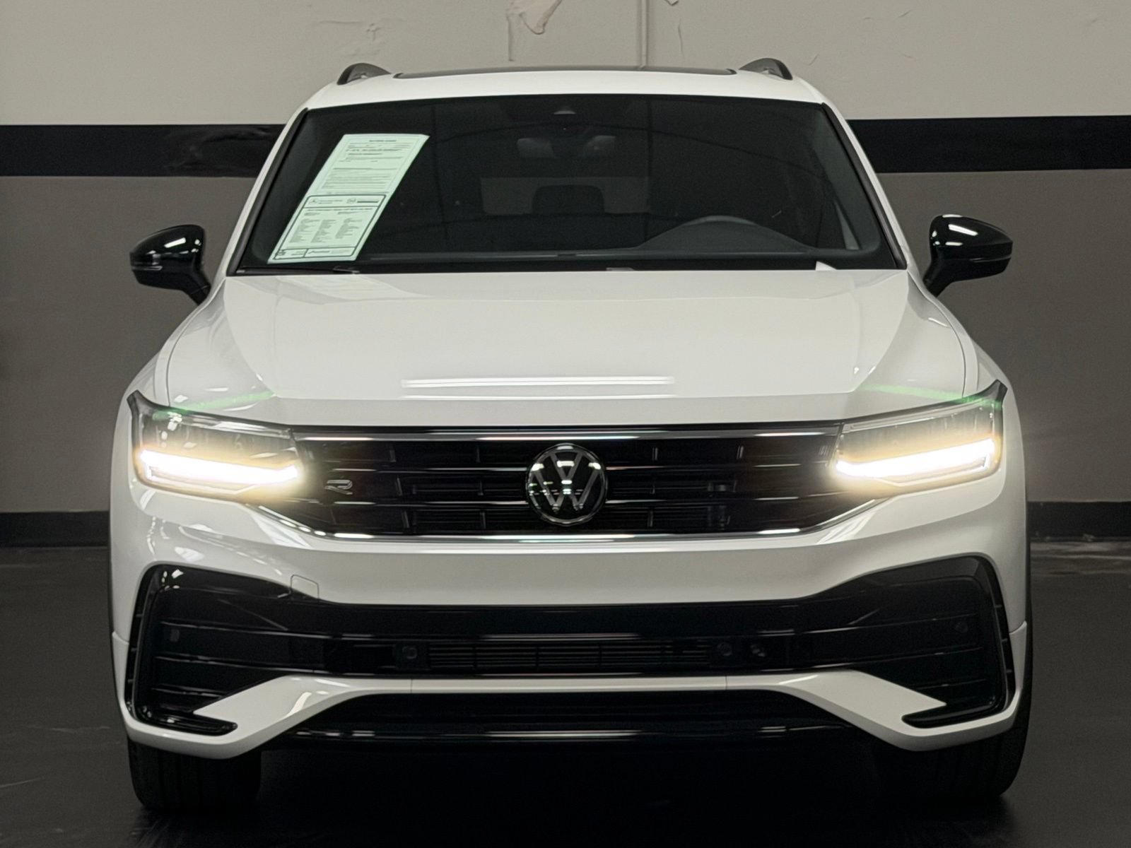 Used 2024 Volkswagen Tiguan SE R-Line FWD image 4