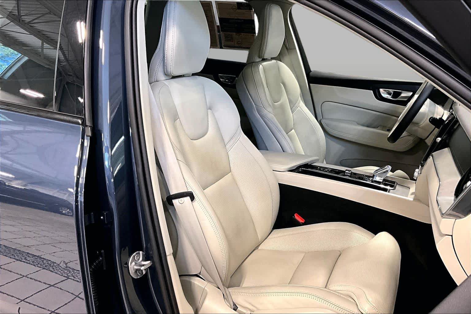 Used 2024 Volvo XC60 B5 Ultimate w/ Climate Package AWD/4WD image 8