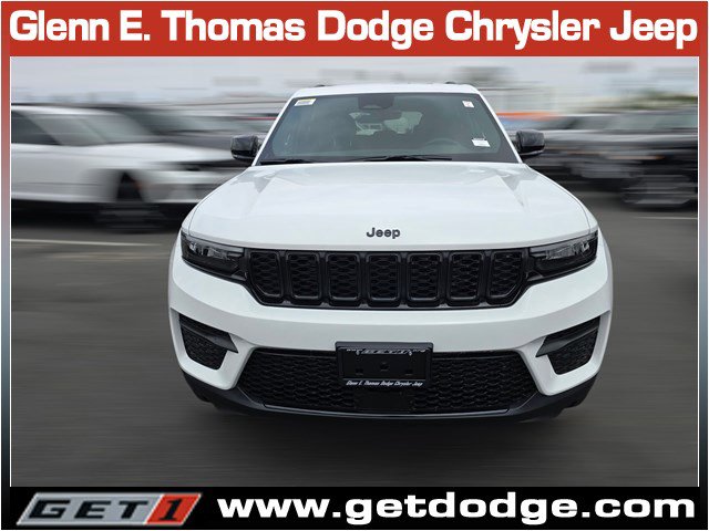 New 2025 Jeep Grand Cherokee Altitude image 2