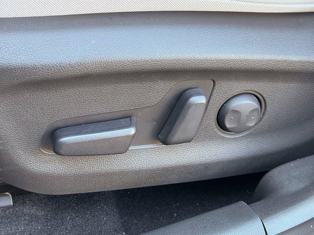 Used 2023 Hyundai Kona Limited w/ Cargo Package image 6