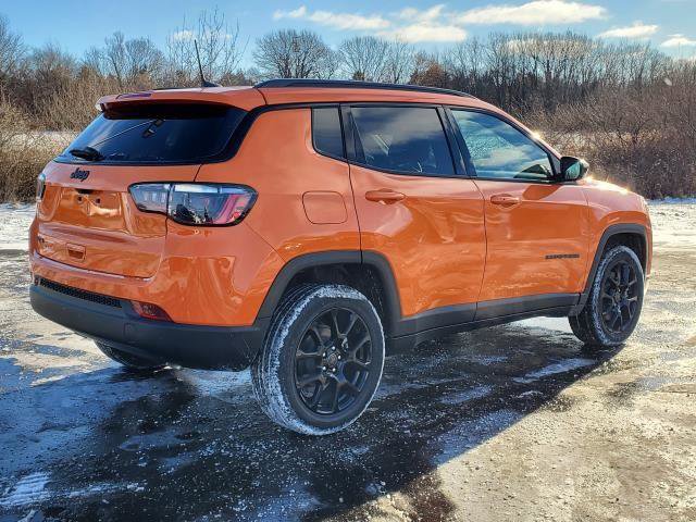 Used 2026 Jeep Compass Latitude image 3