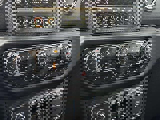 Used 2021 Jeep Wrangler Unlimited Sahara image 27