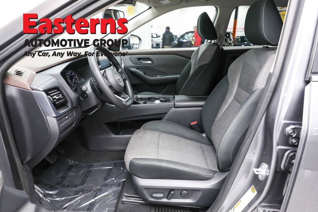 Used 2022 Nissan Rogue SV image 14