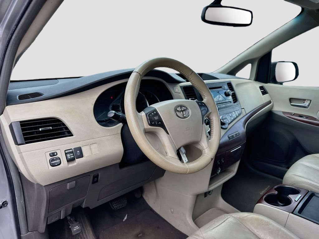 Used 2011 Toyota Sienna XLE FWD image 10