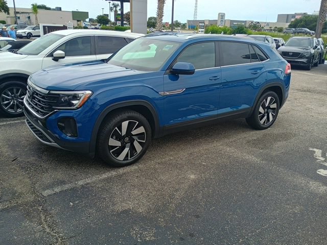 Used 2025 Volkswagen Atlas Cross Sport SE FWD image 3