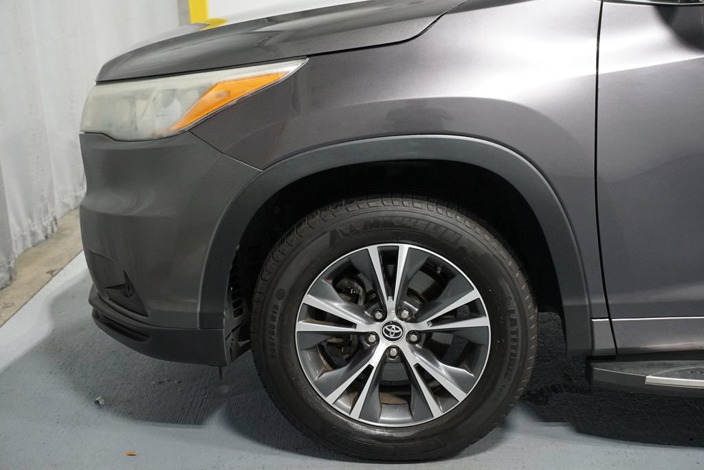 Used 2016 Toyota Highlander XLE FWD image 5
