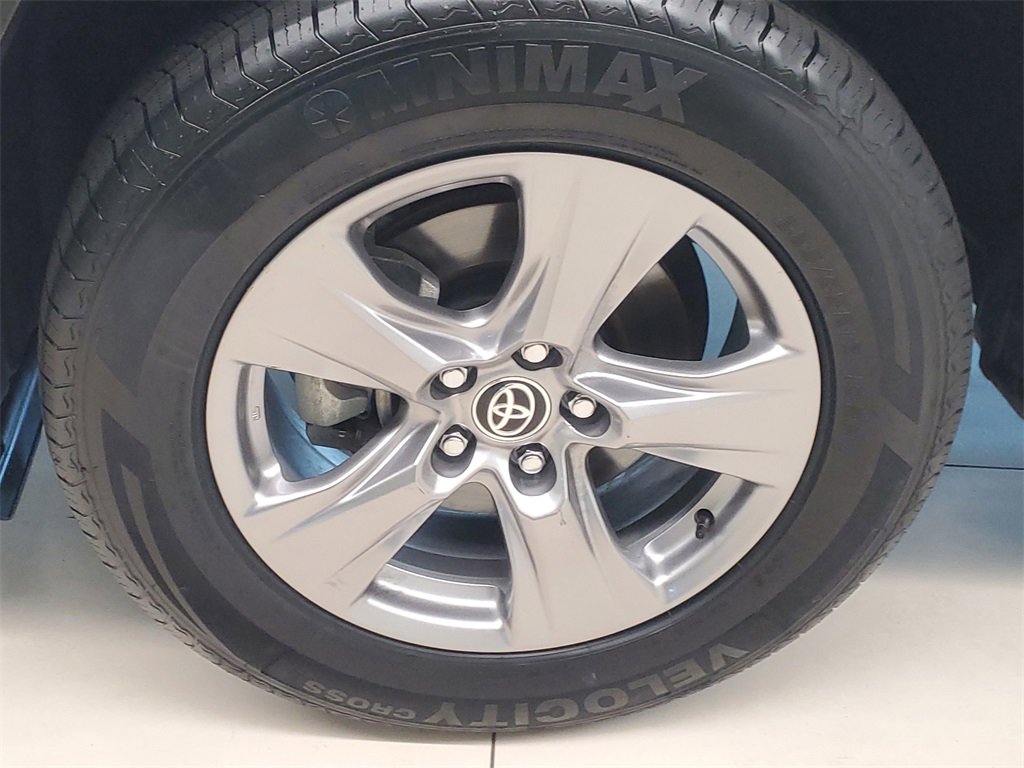 Used 2023 Toyota RAV4 XLE image 4