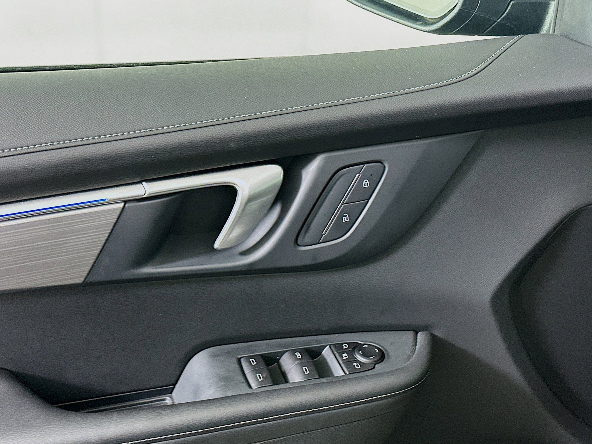 Used 2025 Buick Enclave Preferred image 15