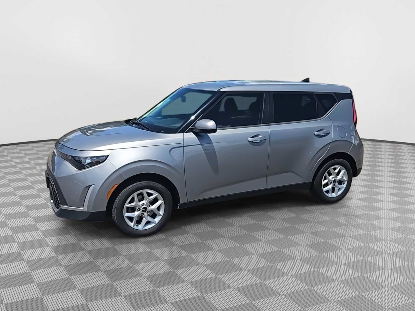 Used 2023 Kia Soul LX w/ Option Group 015 FWD image 4