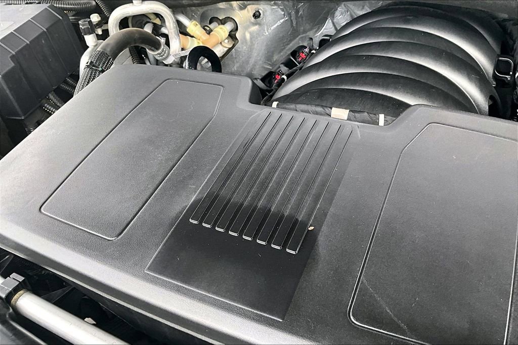 Used 2024 Chevrolet Suburban Premier image 31