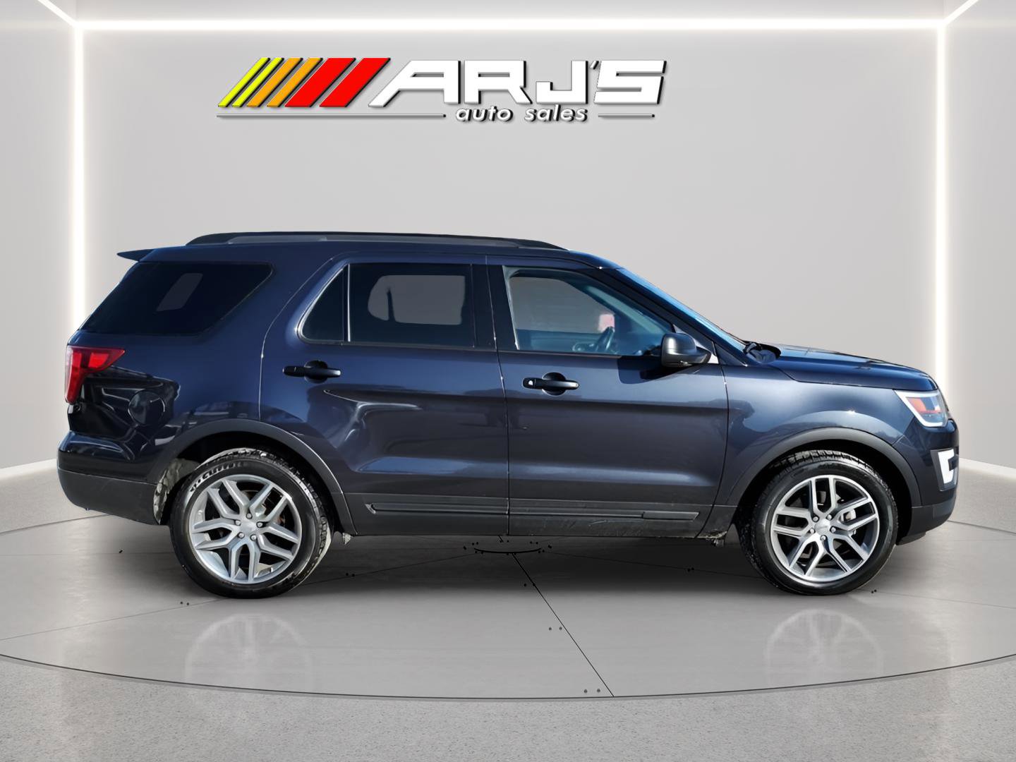 Used 2017 Ford Explorer Sport w/ Equipment Group 401A AWD/4WD image 4