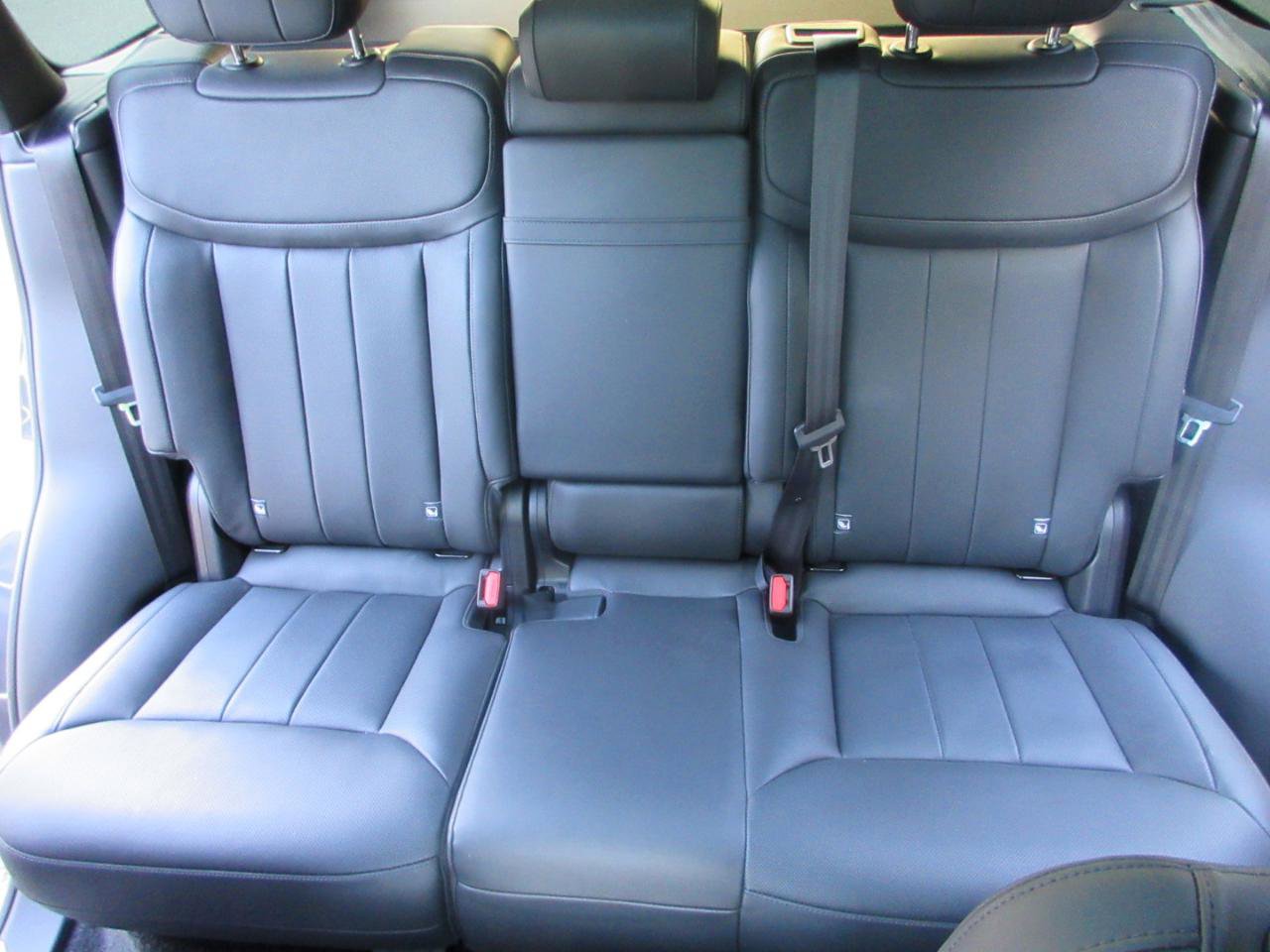 Used 2025 Land Rover Range Rover SE AWD/4WD image 48