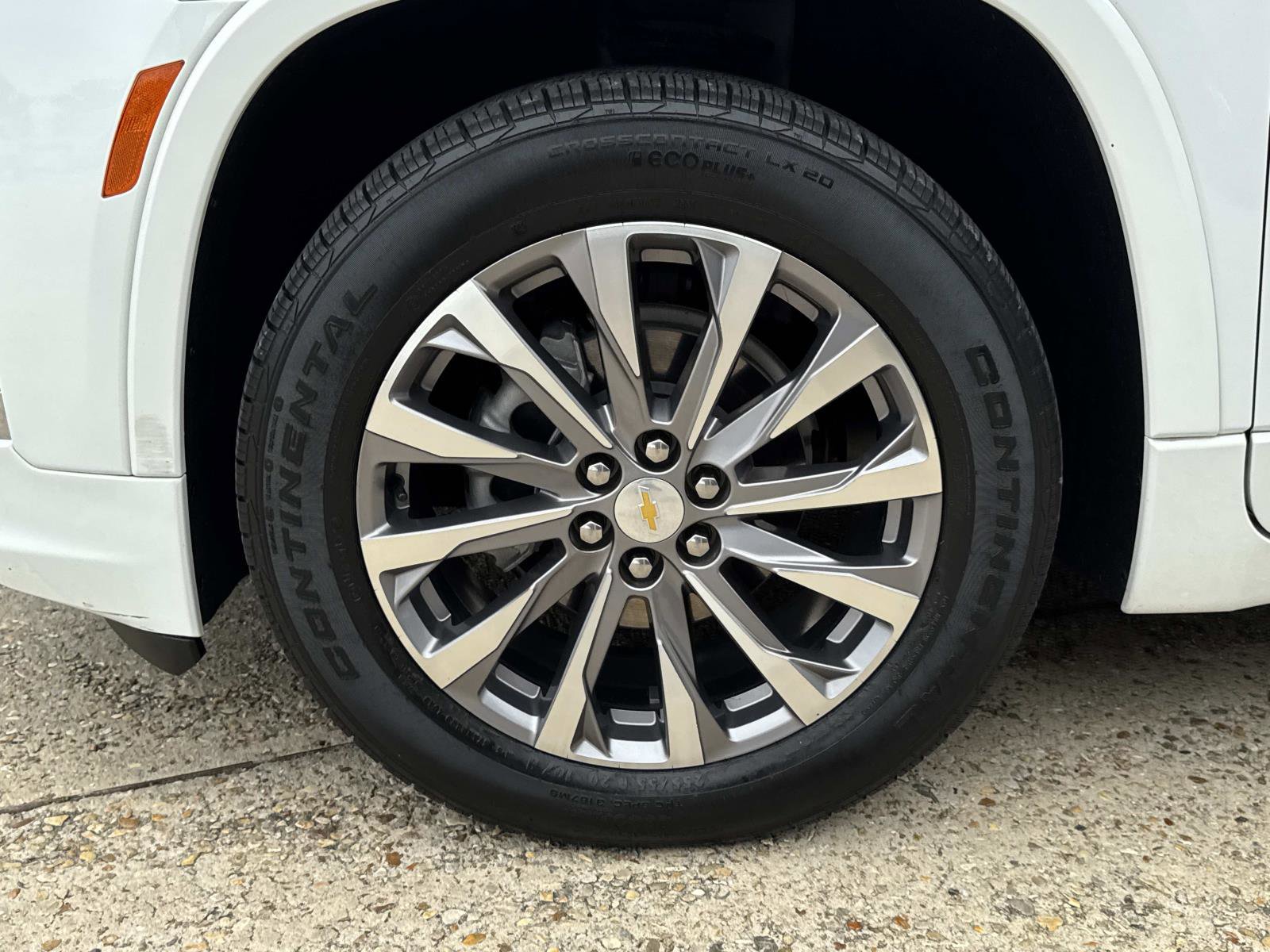 Used 2022 Chevrolet Traverse Premier w/ LPO, Floor Liner Package FWD image 4