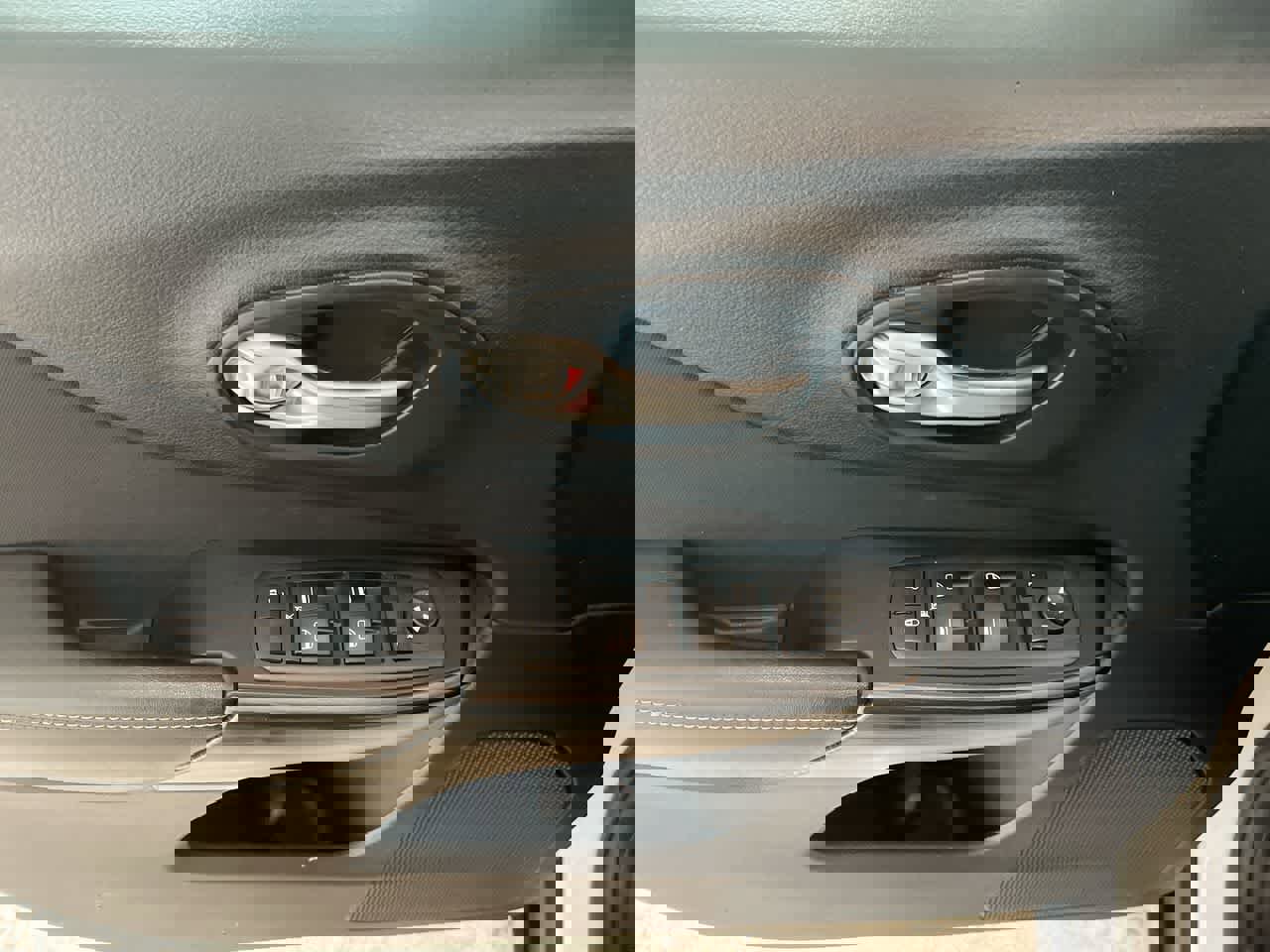 Used 2015 Jeep Cherokee Sport image 13