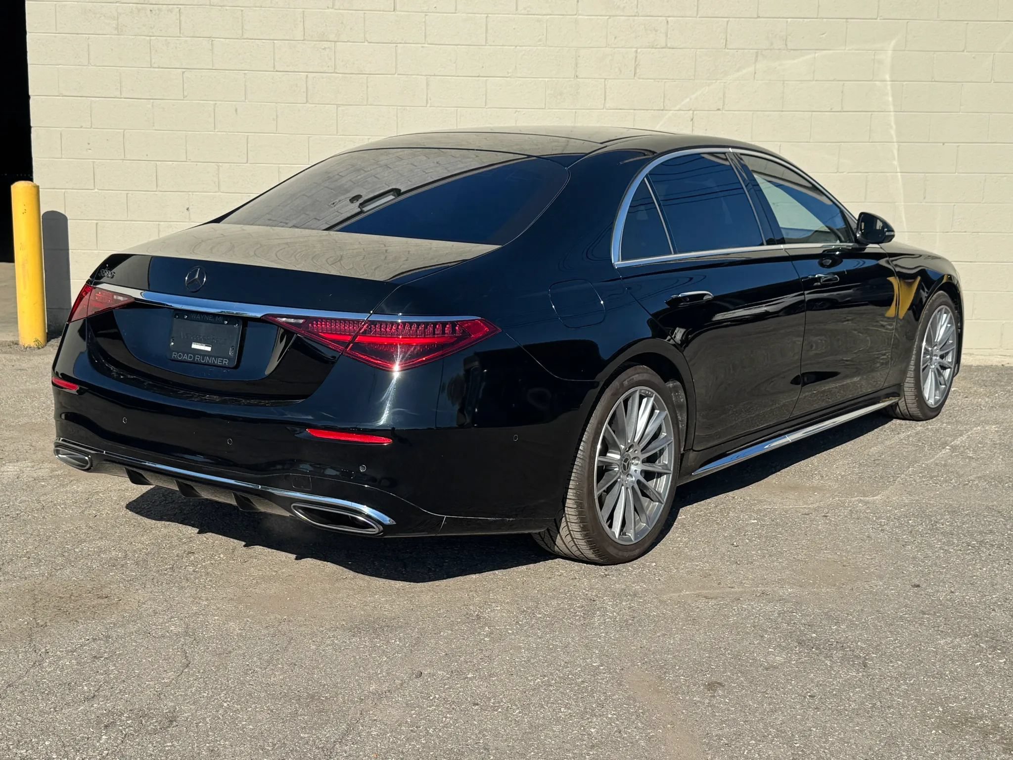 Used 2022 Mercedes-Benz S 580 4MATIC Sedan w/ AMG Line Package image 5