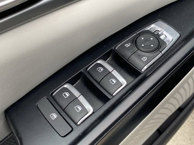 Used 2023 Kia Carnival LX image 21