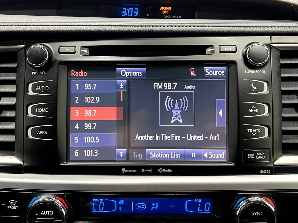 Used 2019 Toyota Highlander XLE AWD/4WD image 25