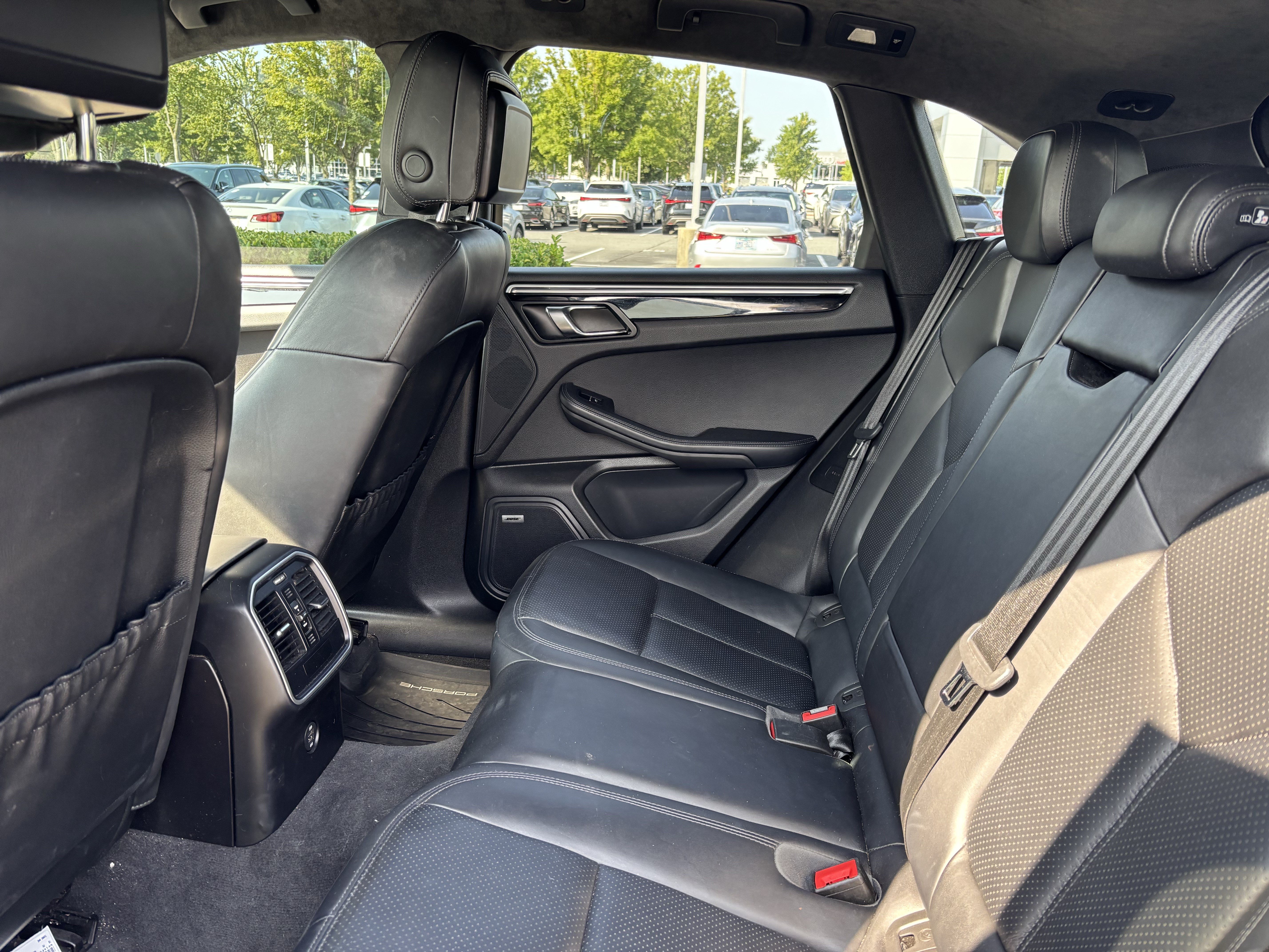 Used 2018 Porsche Macan Turbo AWD/4WD image 33