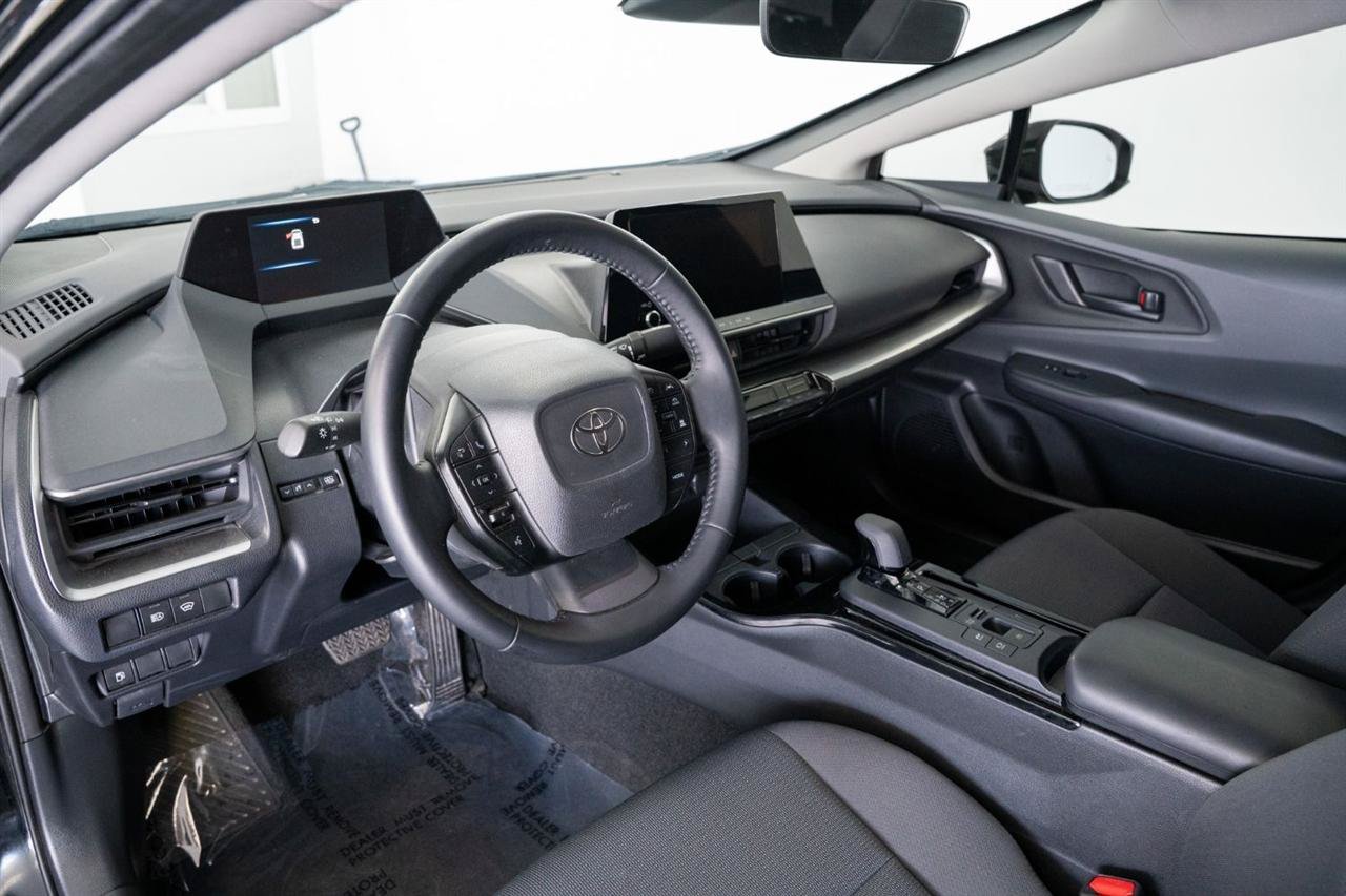 Used 2025 Toyota Prius LE FWD image 14