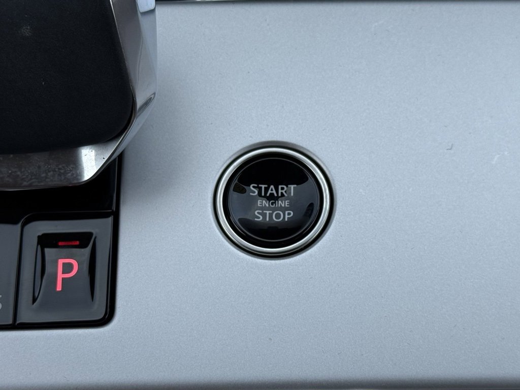 Certified 2024 Land Rover Range Rover SE image 23