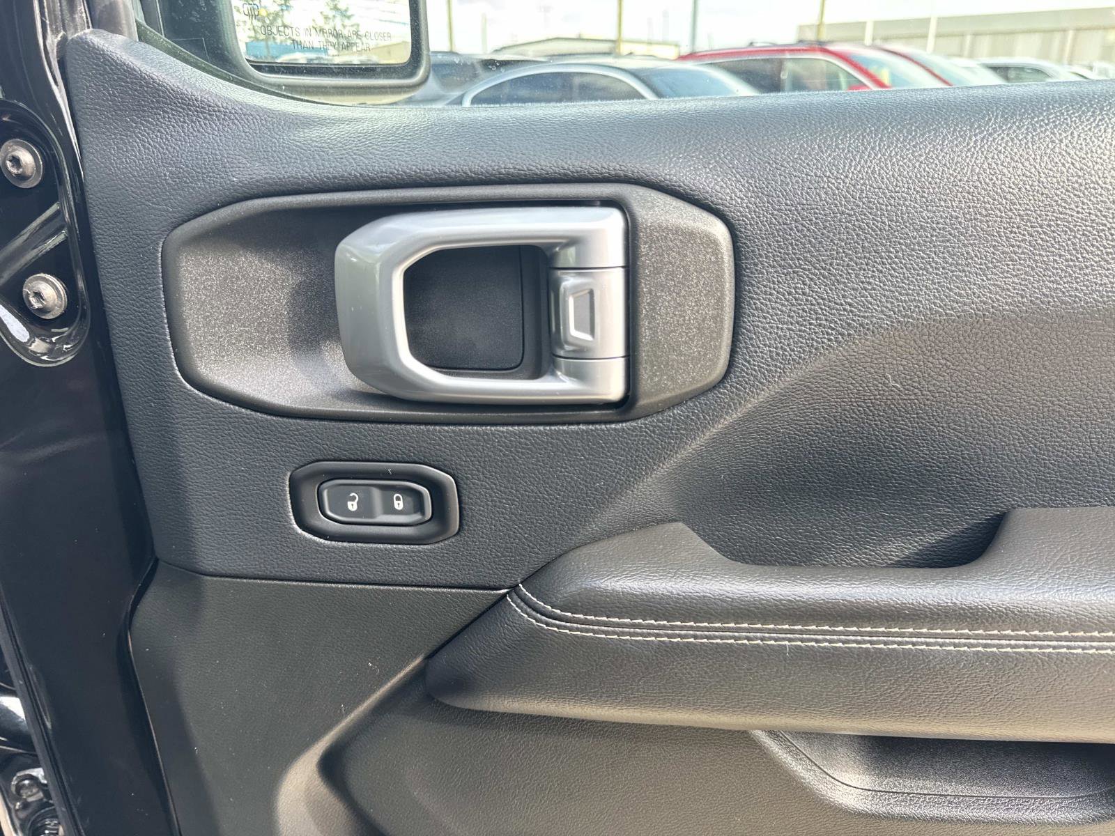 Used 2019 Jeep Wrangler Unlimited Sahara AWD/4WD image 14