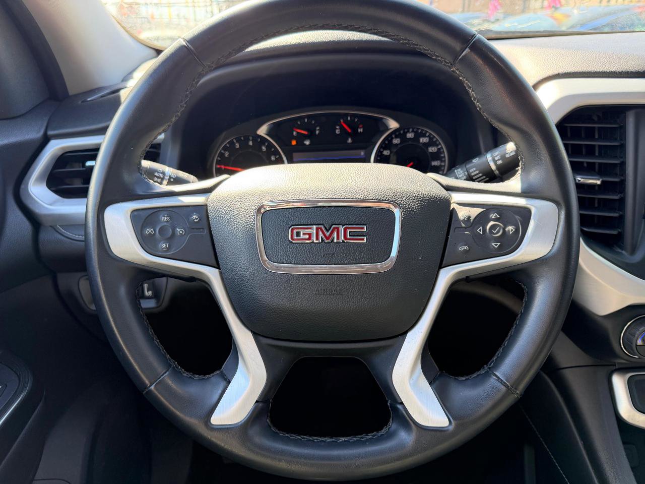 Used 2023 GMC Acadia SLT image 12