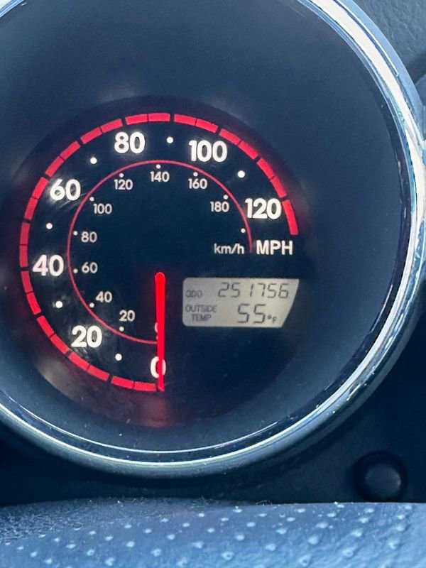 Used 2007 Pontiac Vibe w/ Sun And Sound Package image 12