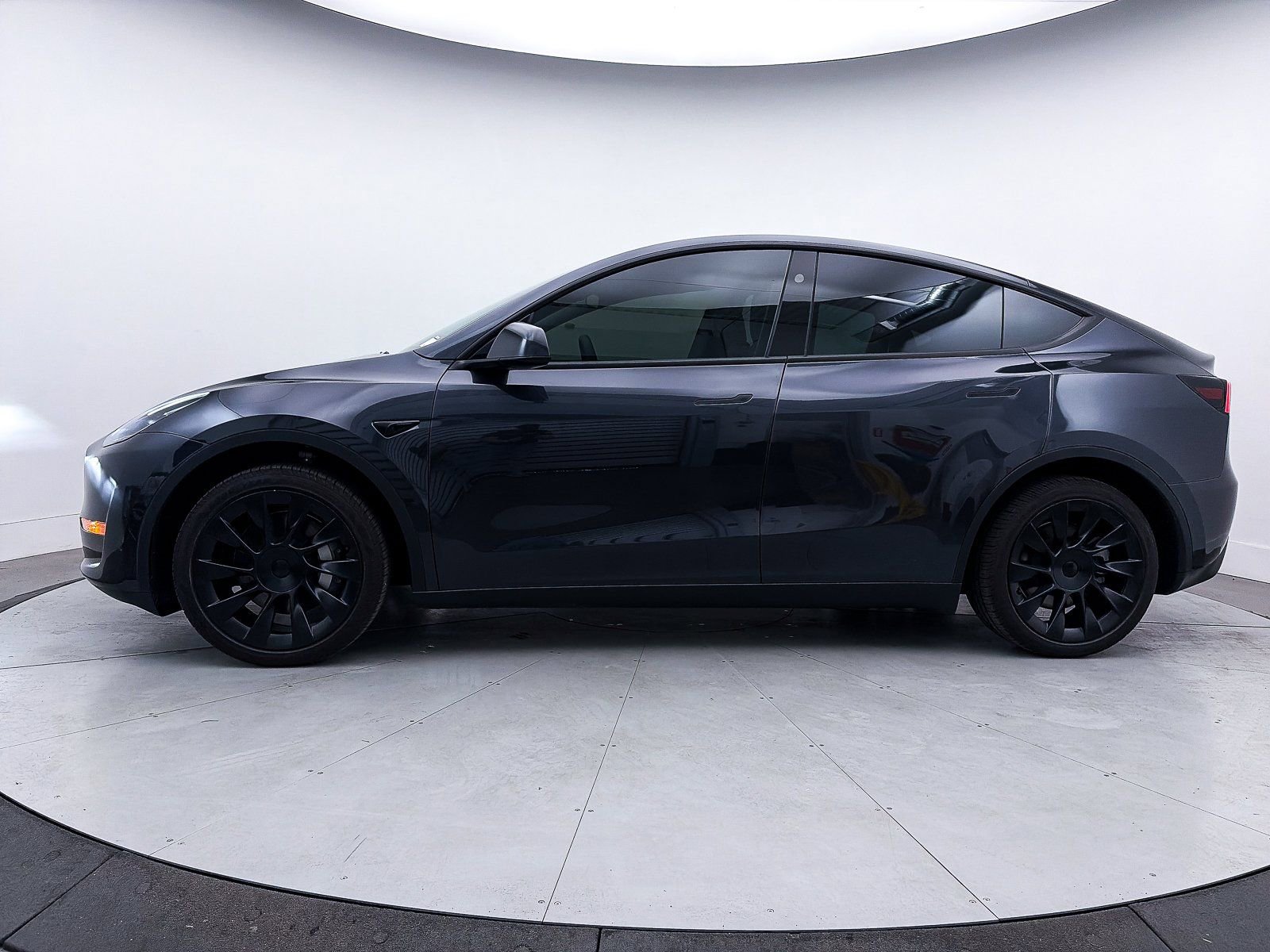 Used 2024 Tesla Model Y Long Range image 35