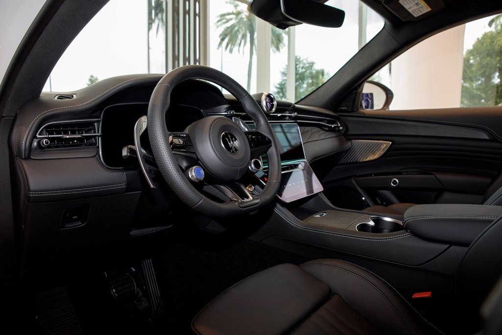 New 2025 Maserati Grecale GT image 16