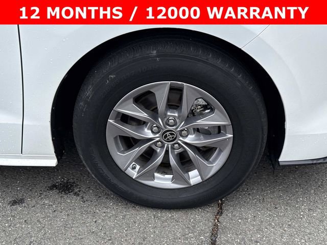 Used 2023 Toyota Sienna LE FWD image 7