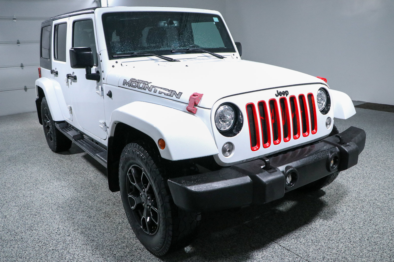 Used 2017 Jeep Wrangler Unlimited Sahara AWD/4WD image 5