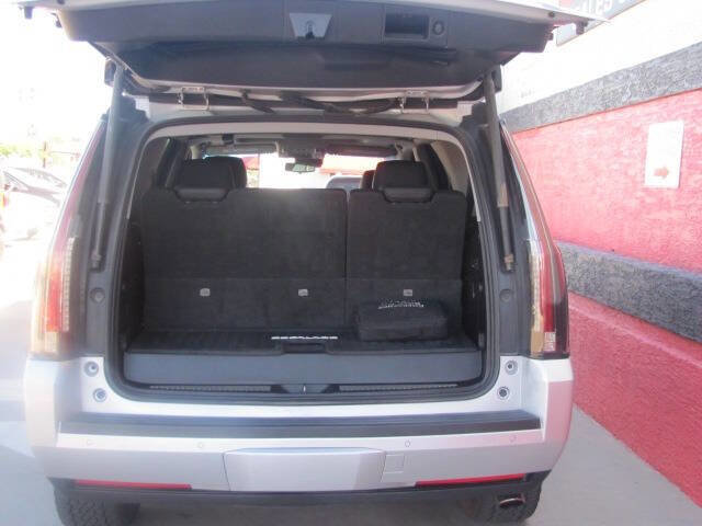 Used 2018 Cadillac Escalade Luxury AWD/4WD image 5