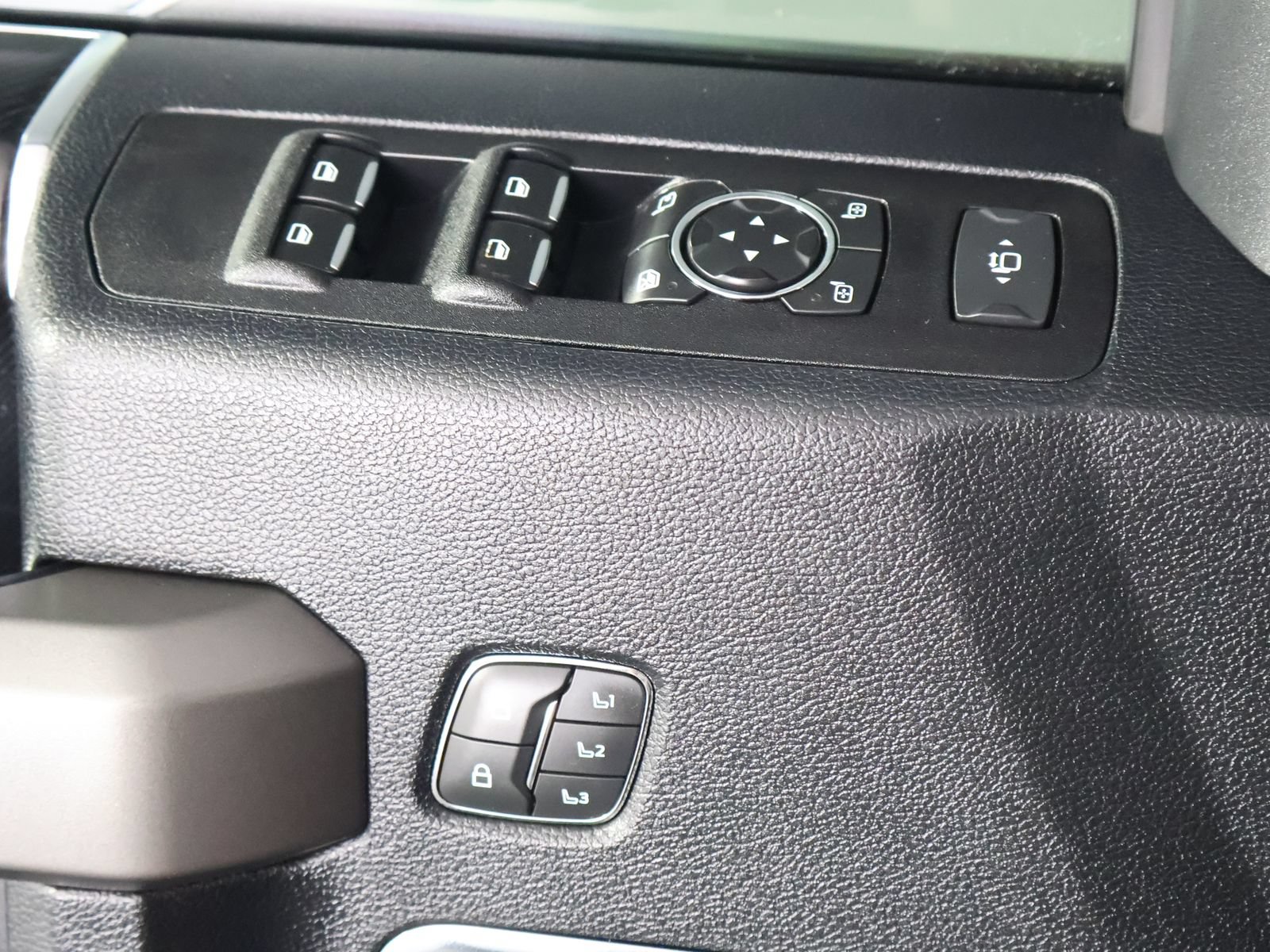 Used 2020 Ford F250 Platinum AWD/4WD image 25