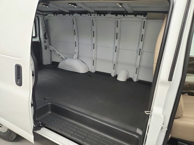 New 2026 Chevrolet Express 3500 RWD image 33