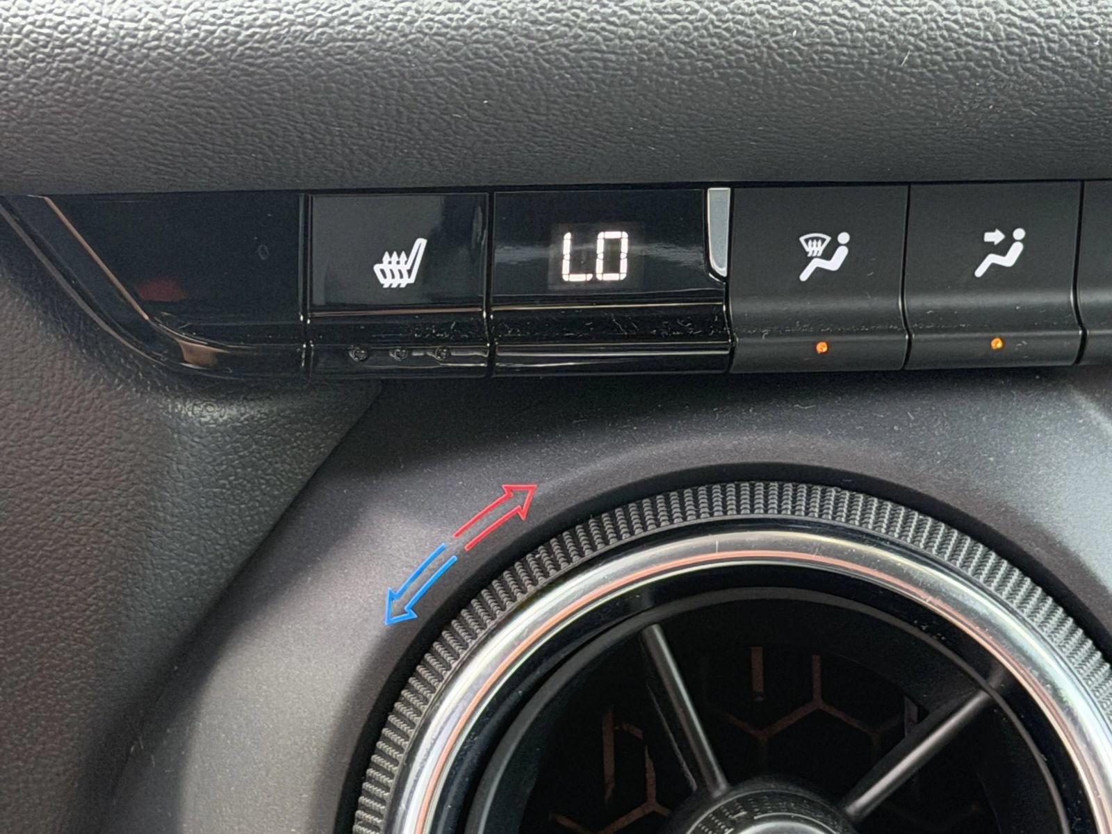 Used 2025 Chevrolet Blazer LT AWD/4WD image 16