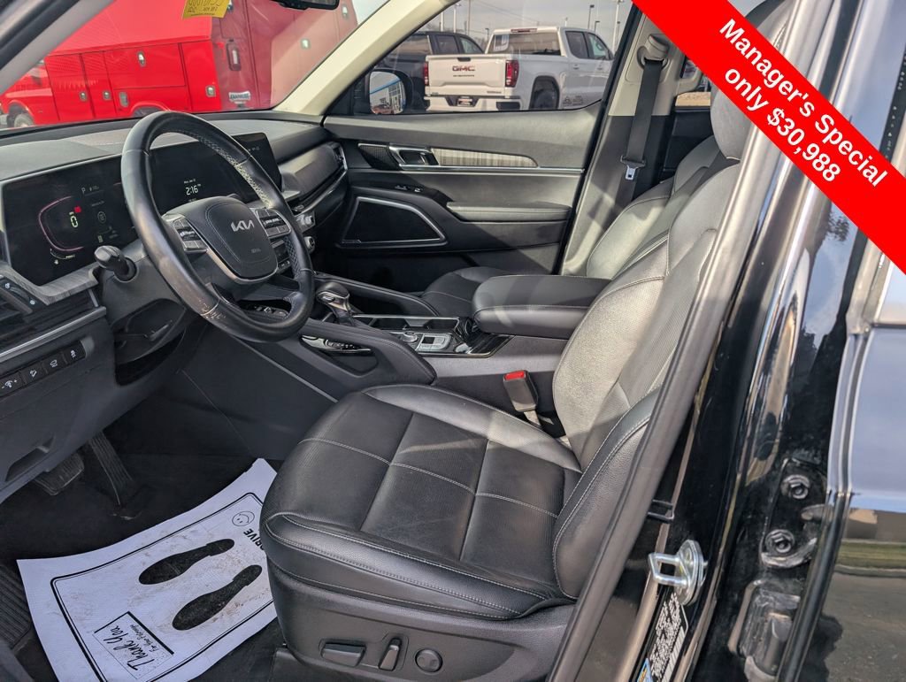 Used 2023 Kia Telluride EX w/ EX Captain's Chair Package image 13