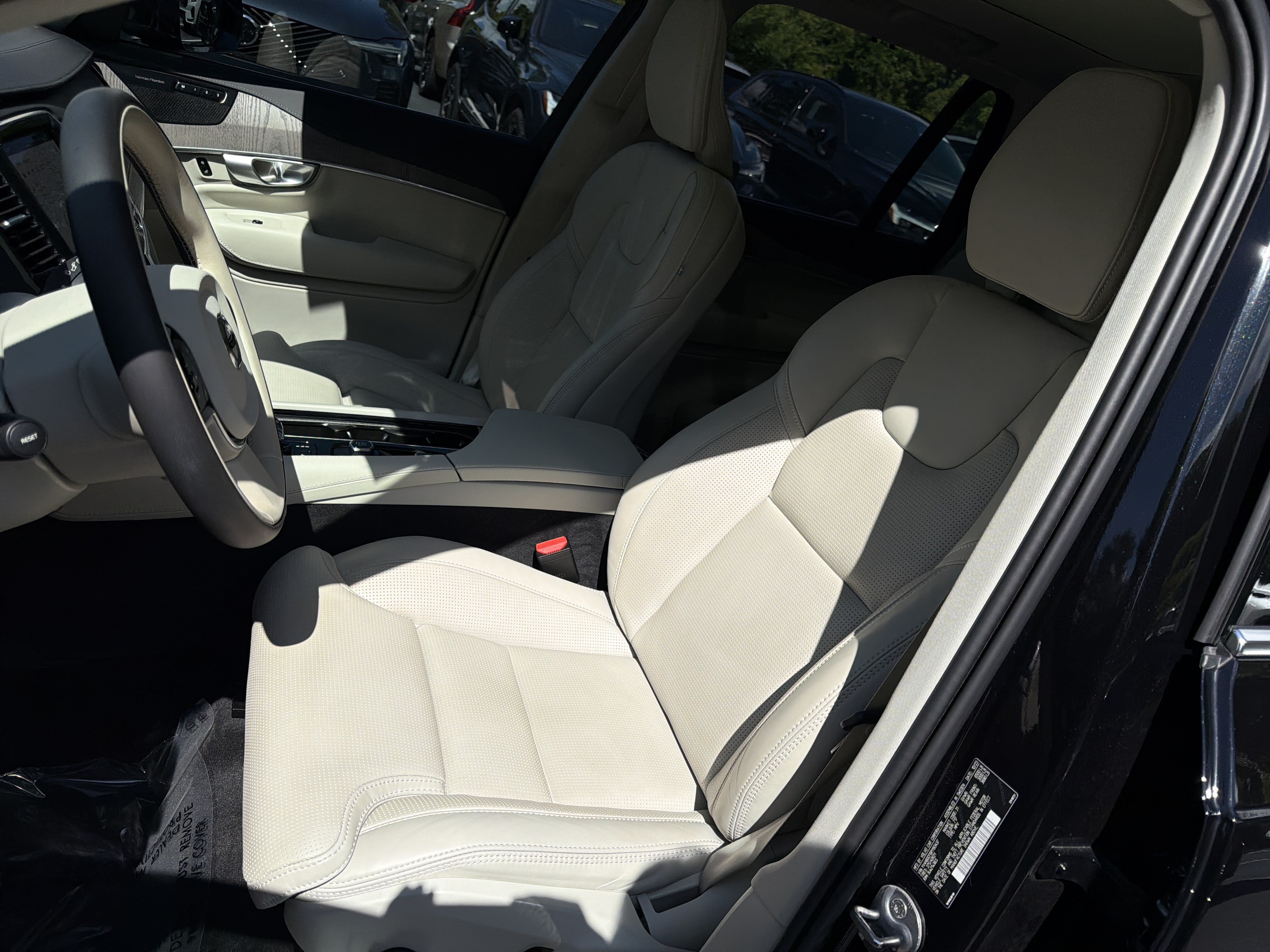 Certified 2024 Volvo XC90 T8 Ultimate w/ Protection Package Premier AWD/4WD image 16