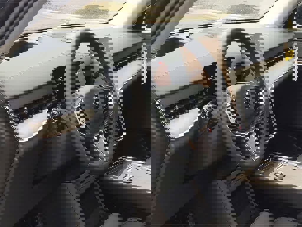 New 2025 Volvo EX90 Plus image 2