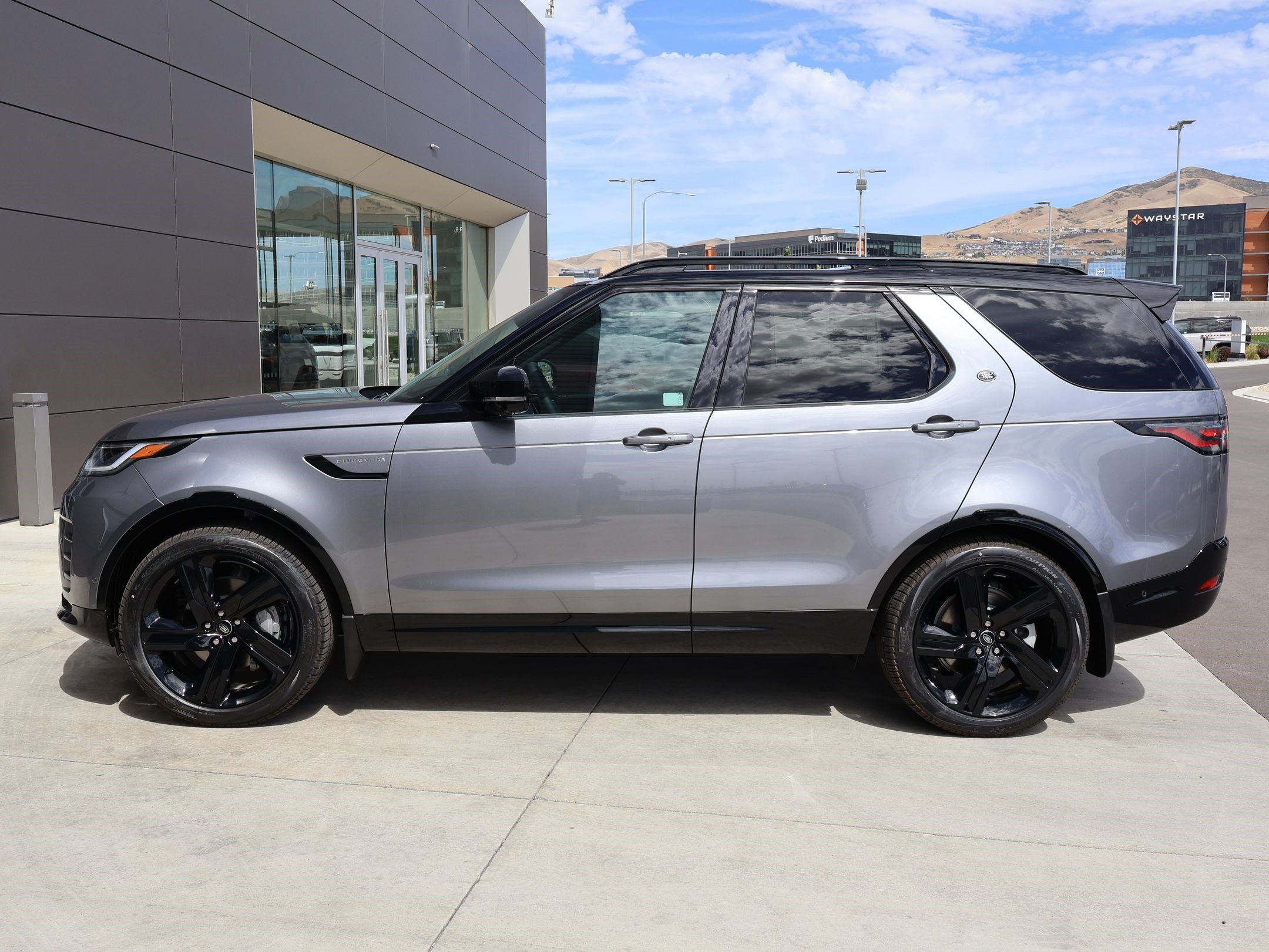 New 2026 Land Rover Discovery Dynamic SE AWD/4WD image 9