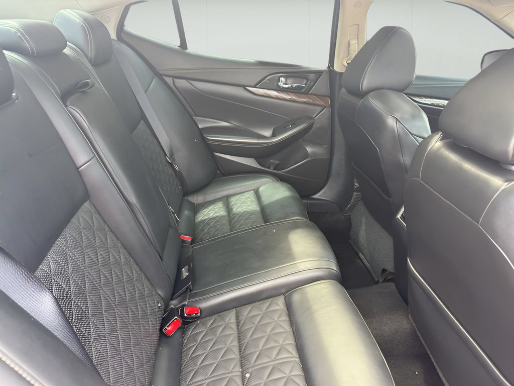 Used 2017 Nissan Maxima Platinum FWD image 17