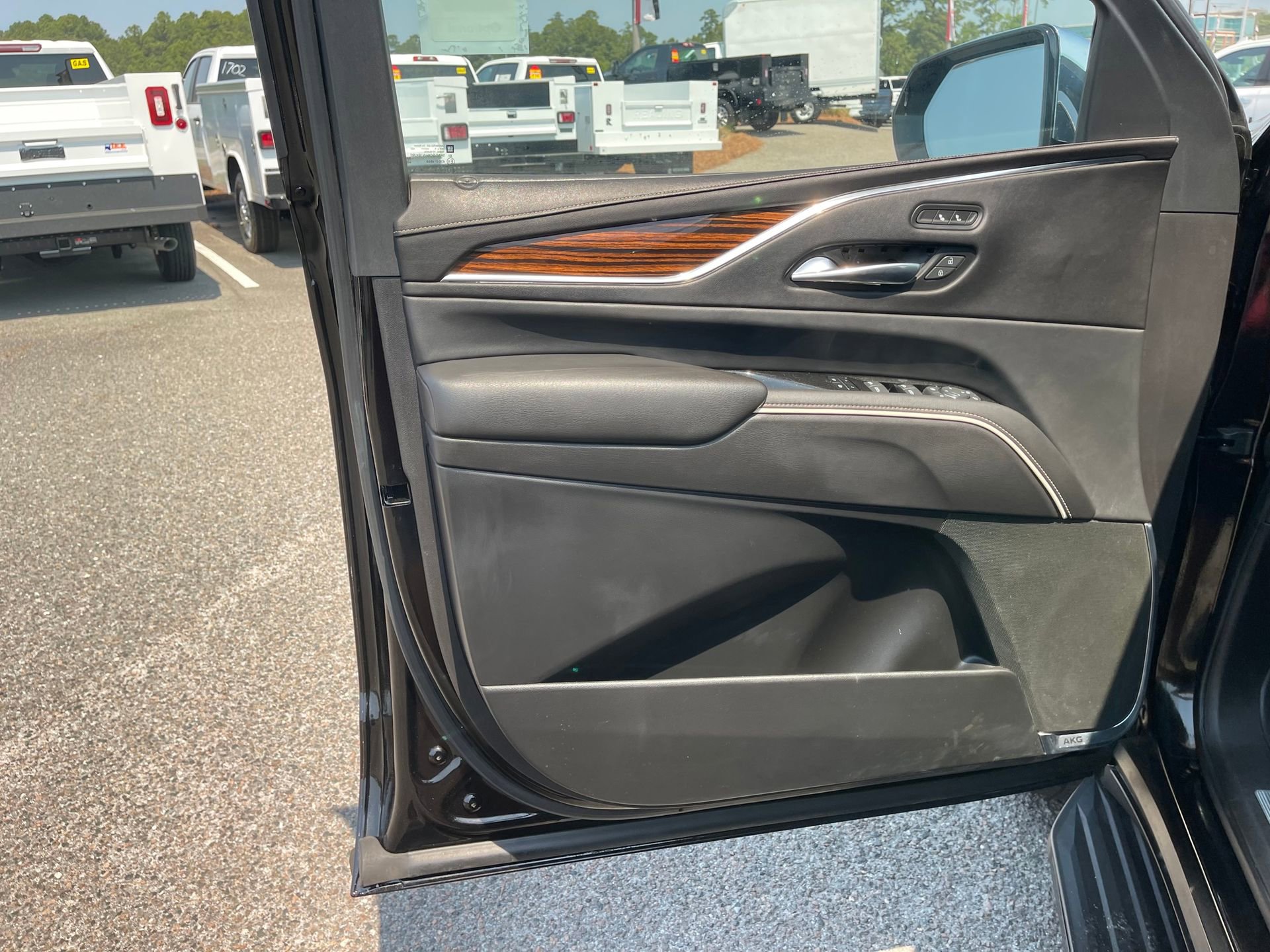 Used 2021 Cadillac Escalade Luxury image 11