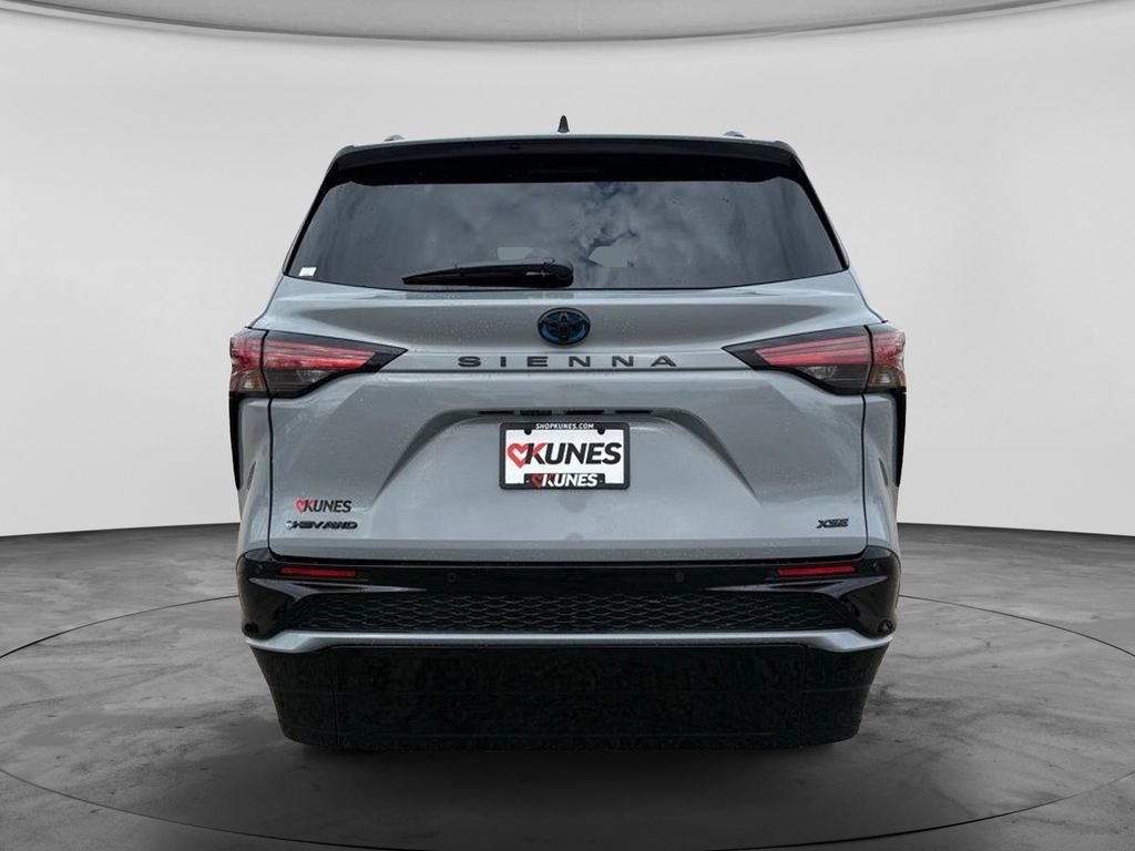 Used 2025 Toyota Sienna XSE w/ XSE Plus Package AWD/4WD image 7