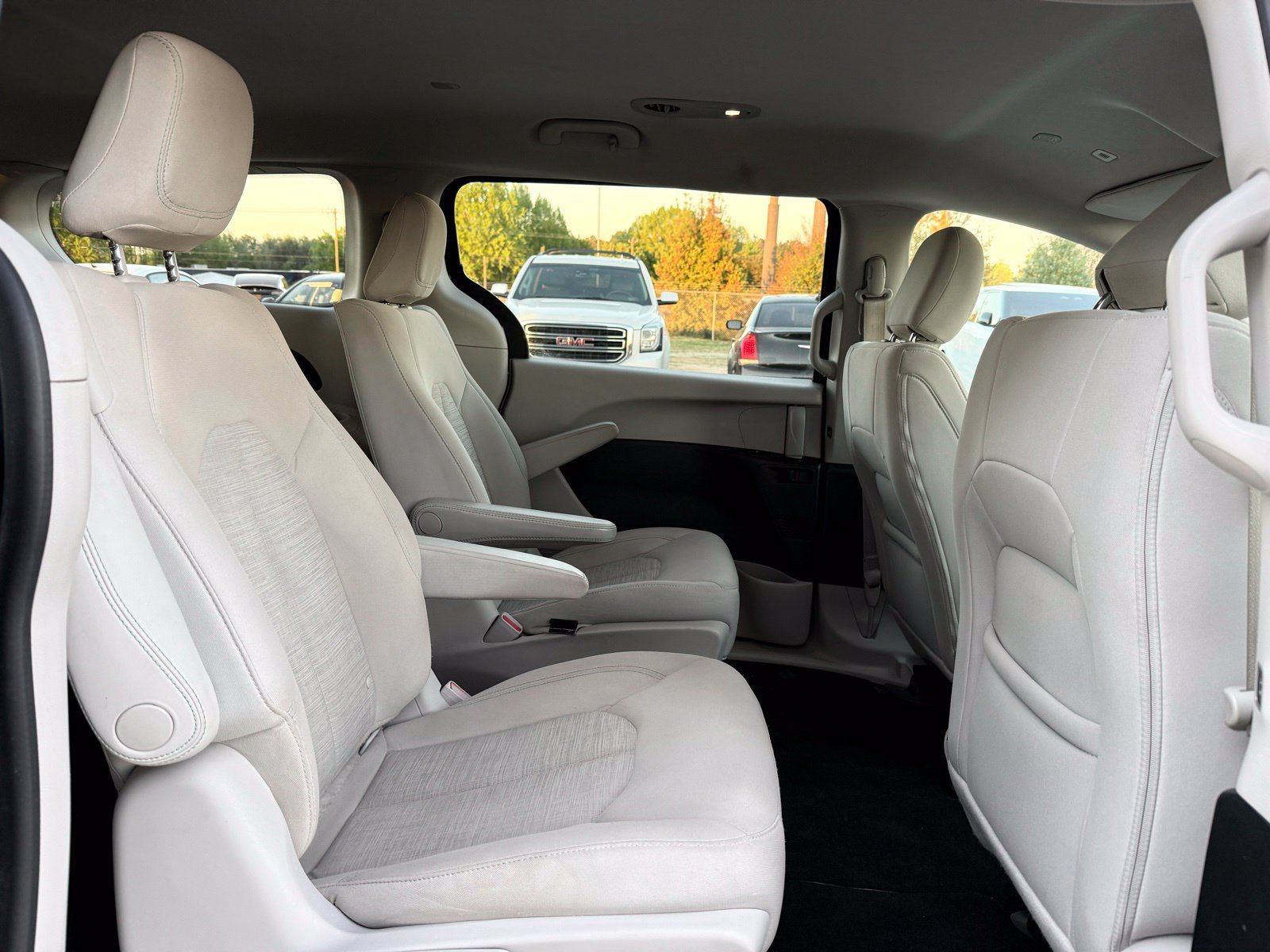 Used 2018 Chrysler Pacifica Touring Plus FWD image 23
