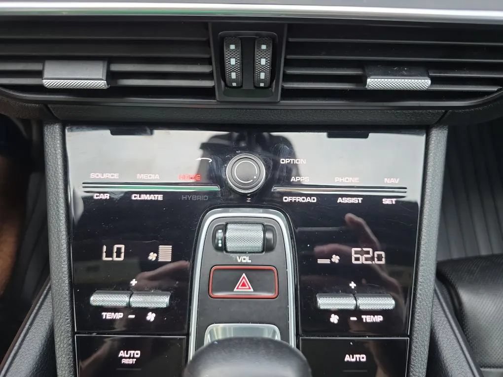 Used 2020 Porsche Cayenne AWD/4WD image 36